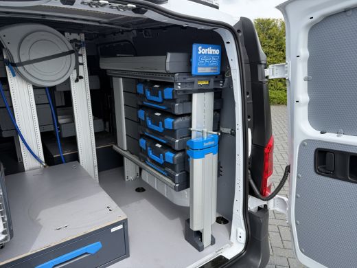 Mercedes-Benz Vito 110 CDI / L2H1 / 1e EIG. / UNIEKE SORTIMO INRICHTING / 2x SCHUIFDEUR / **9.446 KM** / 3-ZITS ActivLease financial lease