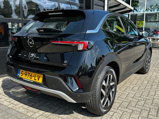 Opel Mokka-e Level 3 50 kWh | SOH 100%| 3-FASE| CAMERA + PARKEERSENSOREN| APPLE CARPLAY/ANDROID AUTO| KEYLESS ... ActivLease financial lease