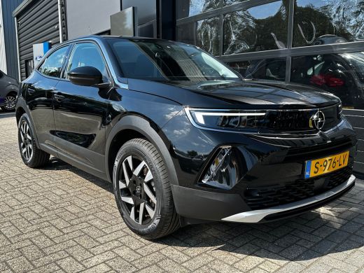Opel Mokka-e Level 3 50 kWh | SOH 100%| 3-FASE| CAMERA + PARKEERSENSOREN| APPLE CARPLAY/ANDROID AUTO| KEYLESS ... ActivLease financial lease