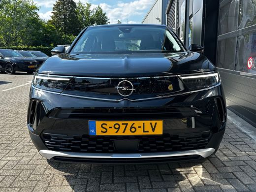 Opel Mokka-e Level 3 50 kWh | SOH 100%| 3-FASE| CAMERA + PARKEERSENSOREN| APPLE CARPLAY/ANDROID AUTO| KEYLESS ... ActivLease financial lease
