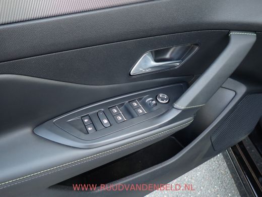 Peugeot 308 1.2 PureTech GT / CARPLAY / CAMERA / ACC / KEYLESS ActivLease financial lease