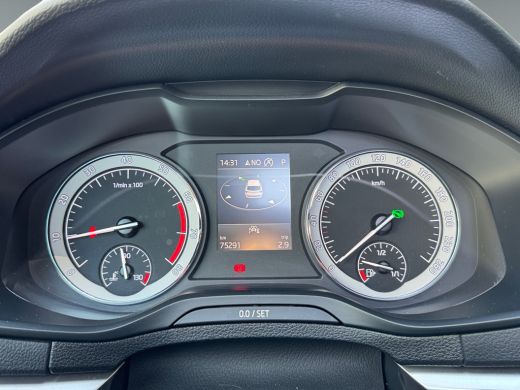 Skoda Karoq 1.5 150pk TSI ACT Business Edition Panoramisch glazenschuif-/kanteldak | Parkeersensoren achter |... ActivLease financial lease
