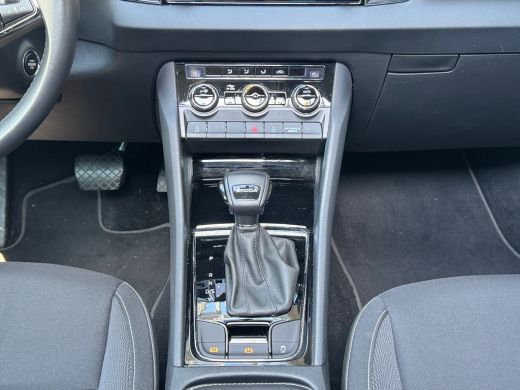 Skoda Karoq 1.5 150pk TSI ACT Business Edition Panoramisch glazenschuif-/kanteldak | Parkeersensoren achter |... ActivLease financial lease