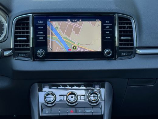 Skoda Karoq 1.5 150pk TSI ACT Business Edition Panoramisch glazenschuif-/kanteldak | Parkeersensoren achter |... ActivLease financial lease