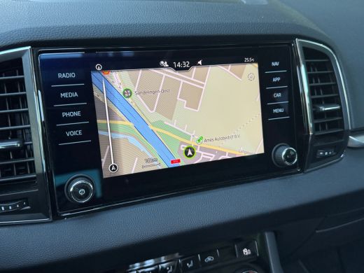 Skoda Karoq 1.5 150pk TSI ACT Business Edition Panoramisch glazenschuif-/kanteldak | Parkeersensoren achter |... ActivLease financial lease