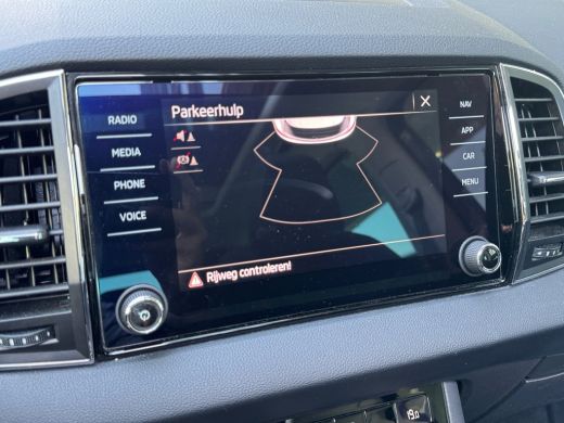Skoda Karoq 1.5 150pk TSI ACT Business Edition Panoramisch glazenschuif-/kanteldak | Parkeersensoren achter |... ActivLease financial lease