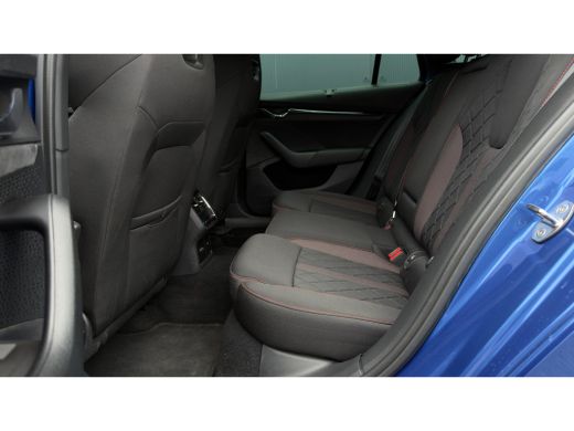 Skoda Octavia Combi 1.4 TSI iV 245pk RS | Head-Up | Stoelverwarming | Parkeerhulp V+A | Keyless | 18" ActivLease financial lease