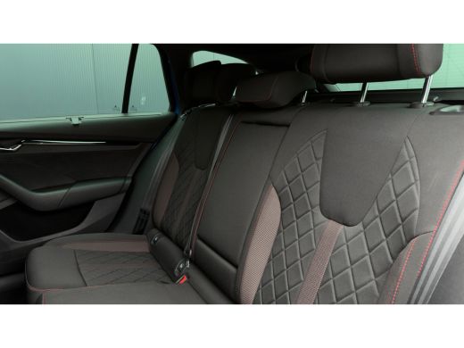 Skoda Octavia Combi 1.4 TSI iV 245pk RS | Head-Up | Stoelverwarming | Parkeerhulp V+A | Keyless | 18" ActivLease financial lease