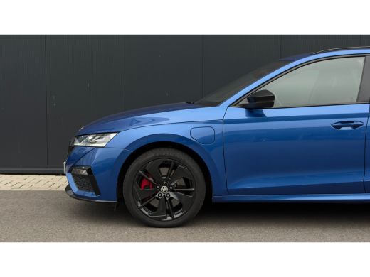Skoda Octavia Combi 1.4 TSI iV 245pk RS | Head-Up | Stoelverwarming | Parkeerhulp V+A | Keyless | 18" ActivLease financial lease