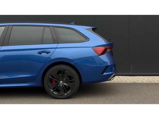 Skoda Octavia Combi 1.4 TSI iV 245pk RS | Head-Up | Stoelverwarming | Parkeerhulp V+A | Keyless | 18" ActivLease financial lease