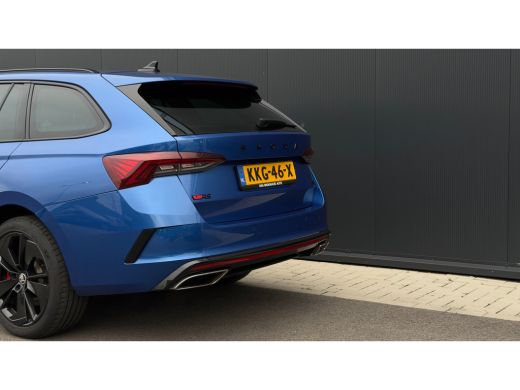 Skoda Octavia Combi 1.4 TSI iV 245pk RS | Head-Up | Stoelverwarming | Parkeerhulp V+A | Keyless | 18" ActivLease financial lease