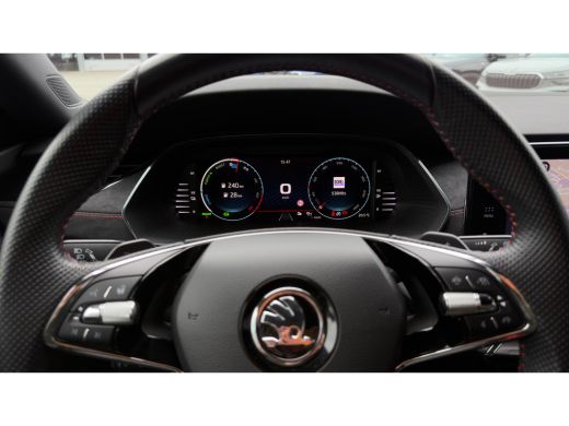 Skoda Octavia Combi 1.4 TSI iV 245pk RS | Head-Up | Stoelverwarming | Parkeerhulp V+A | Keyless | 18" ActivLease financial lease