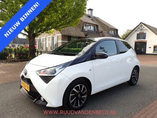 Toyota Aygo 1.0 VVT-i X-CITE TWO-TONE / CRUISE / CARPLAY / CAMERA / AIRCO / ActivLease financial lease