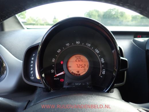 Toyota Aygo 1.0 VVT-i X-CITE TWO-TONE / CRUISE / CARPLAY / CAMERA / AIRCO / ActivLease financial lease