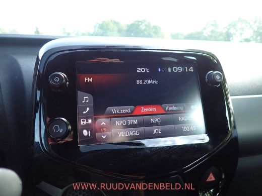 Toyota Aygo 1.0 VVT-i X-CITE TWO-TONE / CRUISE / CARPLAY / CAMERA / AIRCO / ActivLease financial lease