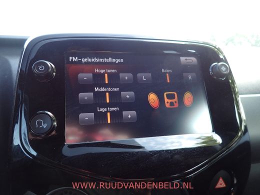 Toyota Aygo 1.0 VVT-i X-CITE TWO-TONE / CRUISE / CARPLAY / CAMERA / AIRCO / ActivLease financial lease