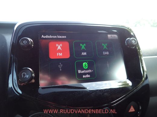 Toyota Aygo 1.0 VVT-i X-CITE TWO-TONE / CRUISE / CARPLAY / CAMERA / AIRCO / ActivLease financial lease