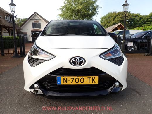 Toyota Aygo 1.0 VVT-i X-CITE TWO-TONE / CRUISE / CARPLAY / CAMERA / AIRCO / ActivLease financial lease
