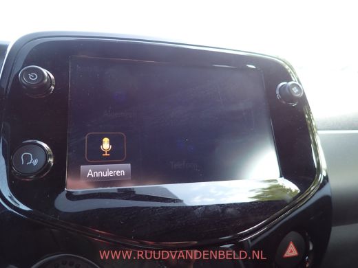 Toyota Aygo 1.0 VVT-i X-CITE TWO-TONE / CRUISE / CARPLAY / CAMERA / AIRCO / ActivLease financial lease