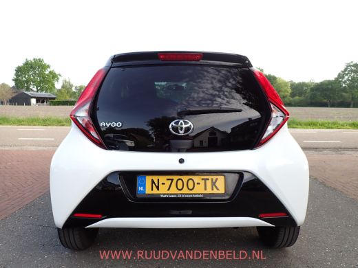 Toyota Aygo 1.0 VVT-i X-CITE TWO-TONE / CRUISE / CARPLAY / CAMERA / AIRCO / ActivLease financial lease