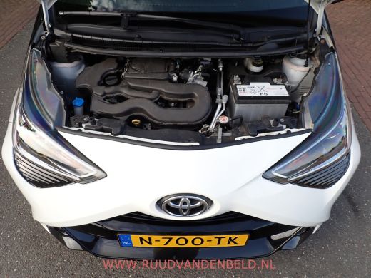 Toyota Aygo 1.0 VVT-i X-CITE TWO-TONE / CRUISE / CARPLAY / CAMERA / AIRCO / ActivLease financial lease