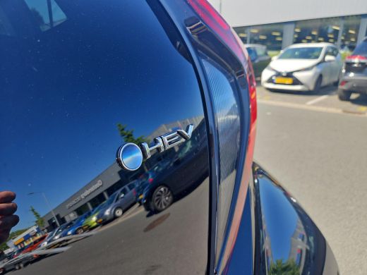 Toyota Aygo Hybrid 115 envy ActivLease financial lease