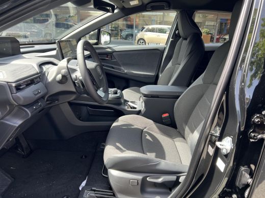 Toyota C-HR+ First Edition 77 kWh * &euro; 3.000,- extra inruilwaarde * ActivLease financial lease