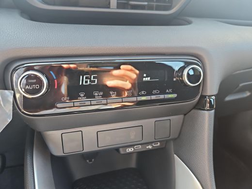 Toyota Yaris 1.5 Hybrid 115 Active MY25 ActivLease financial lease