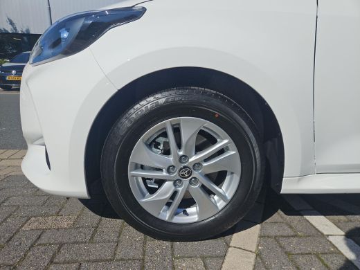 Toyota Yaris 1.5 Hybrid 115 Active MY25 ActivLease financial lease