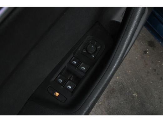Volkswagen Passat Variant 1.6 TDI Elegance Business R Automaat, Navigatie, Apple carplay, Climate, ActivLease financial lease