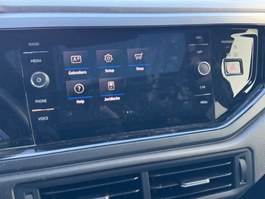 Volkswagen Polo 1.0 95pk TSI R-Line Business Navigatie 'Discover Media' | Parkeersensoren v&oacute;&oacute;r en achter | 'App-C... ActivLease financial lease