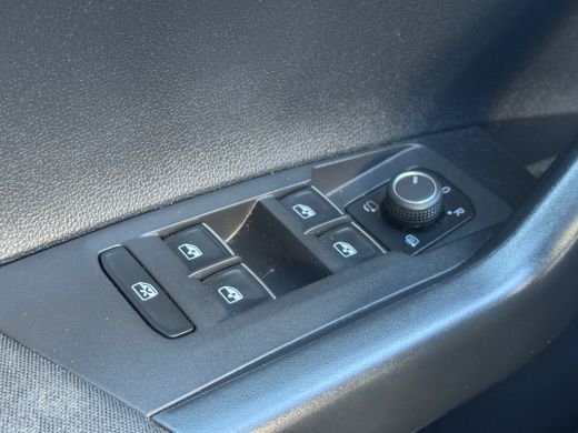 Volkswagen Polo 1.0 95pk TSI R-Line Business Navigatie 'Discover Media' | Parkeersensoren v&oacute;&oacute;r en achter | 'App-C... ActivLease financial lease