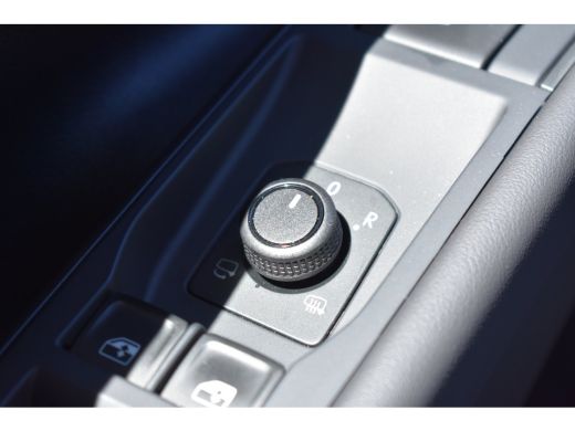 Volkswagen T-Roc 1.5 eTSI 115PK DSG Life First Edition | Multimedia Pakket | Dode-hoek detectie | Elektrisch wegkl... ActivLease financial lease