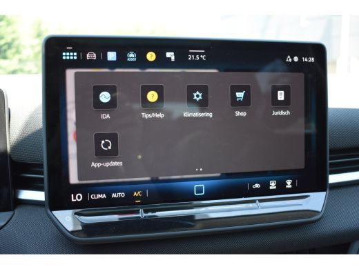 Volkswagen T-Roc 1.5 eTSI 115PK DSG Life First Edition | Multimedia Pakket | Dode-hoek detectie | Elektrisch wegkl... ActivLease financial lease