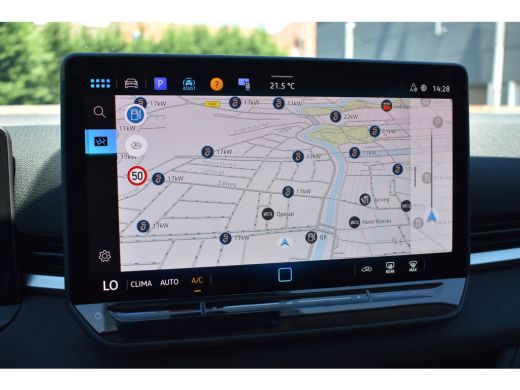 Volkswagen T-Roc 1.5 eTSI 115PK DSG Life First Edition | Multimedia Pakket | Dode-hoek detectie | Elektrisch wegkl... ActivLease financial lease