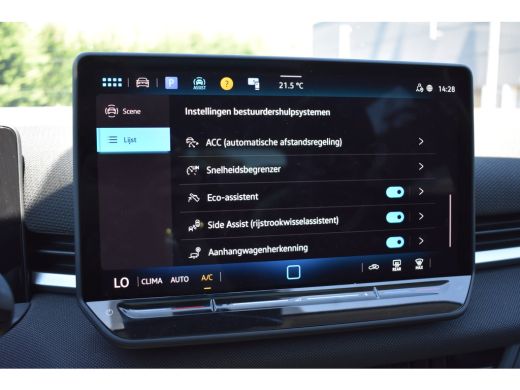 Volkswagen T-Roc 1.5 eTSI 115PK DSG Life First Edition | Multimedia Pakket | Dode-hoek detectie | Elektrisch wegkl... ActivLease financial lease