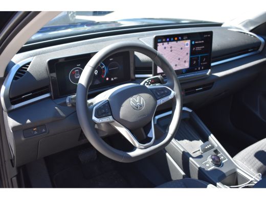 Volkswagen T-Roc 1.5 eTSI 115PK DSG Life First Edition | Multimedia Pakket | Dode-hoek detectie | Elektrisch wegkl... ActivLease financial lease
