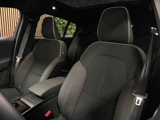 Volvo  C40 Single Motor Extended Range Ultimate 82 kWh | 98% SoH | Trekhaak | All Season banden | 360&deg; Camer... ActivLease financial lease