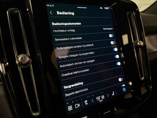 Volvo  C40 Single Motor Extended Range Ultimate 82 kWh | 98% SoH | Trekhaak | All Season banden | 360&deg; Camer... ActivLease financial lease
