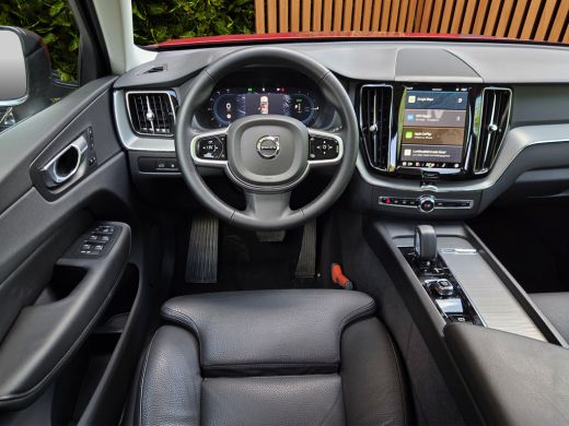 Volvo  XC60 2.0 T6 Plug-in hybrid AWD Plus Dark | Trekhaak | 360 Cam | Pano | Memory | Pilot Assist ActivLease financial lease