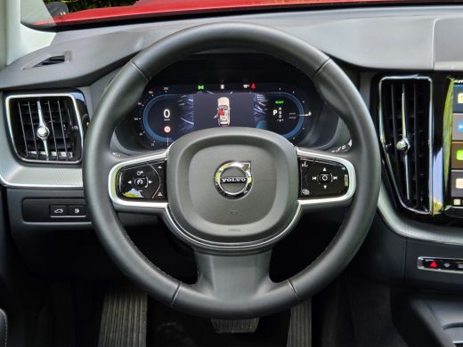 Volvo  XC60 2.0 T6 Plug-in hybrid AWD Plus Dark | Trekhaak | 360 Cam | Pano | Memory | Pilot Assist ActivLease financial lease