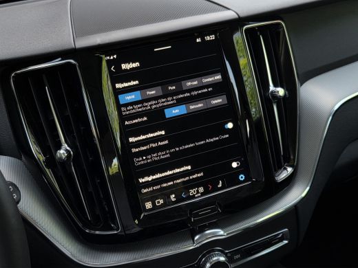 Volvo  XC60 2.0 T6 Plug-in hybrid AWD Plus Dark | Trekhaak | 360 Cam | Pano | Memory | Pilot Assist ActivLease financial lease