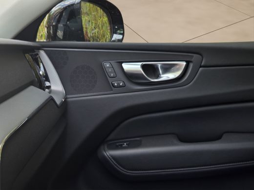 Volvo  XC60 2.0 T6 Plug-in hybrid AWD Plus Dark | Trekhaak | 360 Cam | Pano | Memory | Pilot Assist ActivLease financial lease