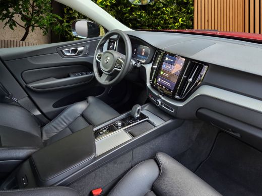 Volvo  XC60 2.0 T6 Plug-in hybrid AWD Plus Dark | Trekhaak | 360 Cam | Pano | Memory | Pilot Assist ActivLease financial lease