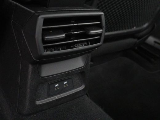 Audi A3 30 TFSI Advanced edition | Stoelverwarming | Matrix LED | Adaptive cruise | Camera | Park Assist ... ActivLease financial lease