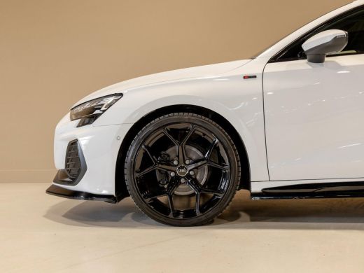 Audi A3 Sportback 35 TFSI 2x S-Line edition / 150pk / Maxton / Panorama dak / Sonos / Achteruitrij camera / ActivLease financial lease