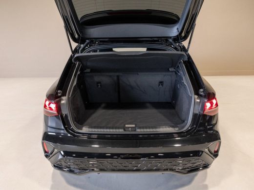 Audi A3 Sportback 35 TFSI 2x S-Line edition / 150pk / Panorama dak / Sonos / Achteruitrij camera / ActivLease financial lease