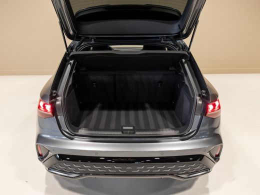 Audi A3 Sportback 35 TFSI 2x S-Line edition / 150pk / Panorama dak / Sonos / Achteruitrij camera / ActivLease financial lease