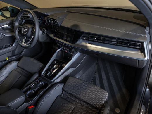 Audi A3 Sportback 35 TFSI 2x S-Line edition / 150pk / Panorama dak / Sonos / Achteruitrij camera / ActivLease financial lease
