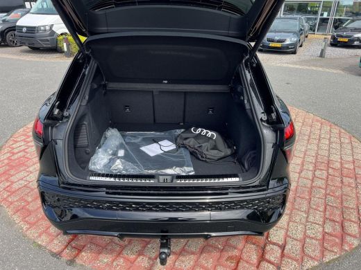 Audi Q3 1.5 200kW e-hybrid S edition | PHEV | SOH 100% | 272 Pk | Pano Dak | Trekhaak | A-Camera | Leder | ActivLease financial lease